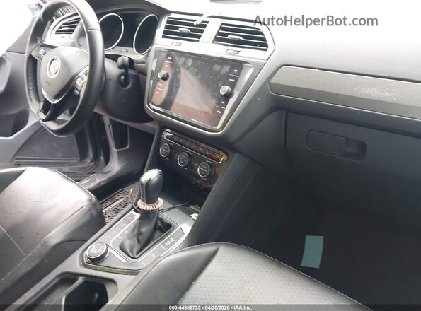 3VV2B7AX8JM060924 2018 VOLKSWAGEN TIGUAN Черный Вид салона спереди