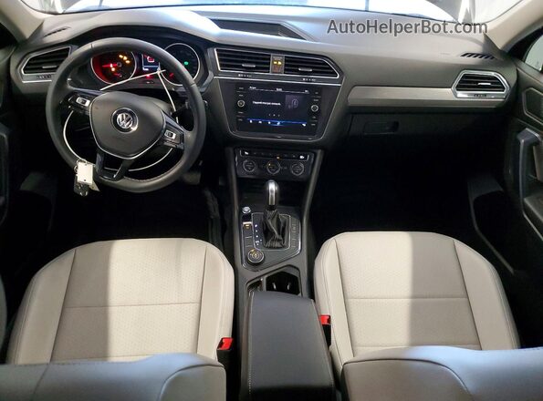 3VV2B7AX8MM064119 2021 VOLKSWAGEN TIGUAN Black Առջևի վահանակի տեսք