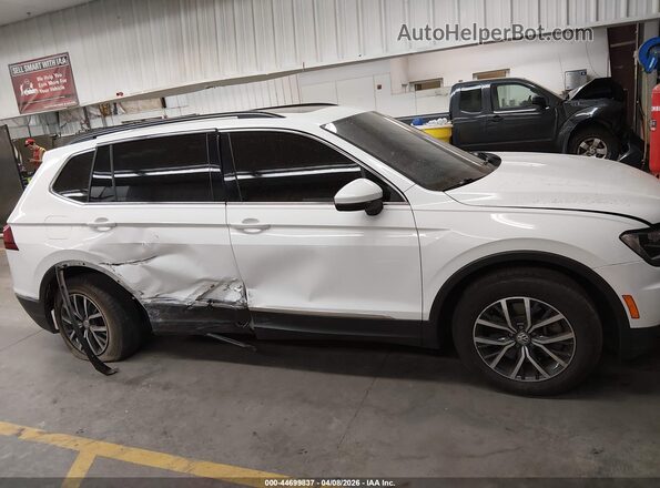 3VV3B7AX1JM033844 2018 VOLKSWAGEN TIGUAN Белый Вид задней части салона
