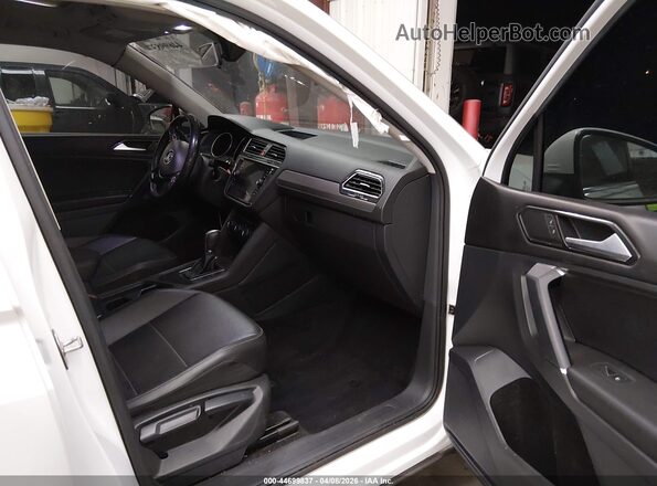3VV3B7AX1JM033844 2018 VOLKSWAGEN TIGUAN Белый Вид салона спереди