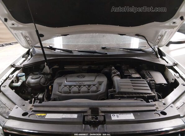 3VV3B7AX1JM033844 2018 VOLKSWAGEN TIGUAN Белый Вид сзади