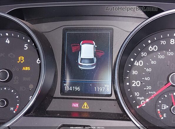 3VV3B7AX1JM033844 2018 VOLKSWAGEN TIGUAN Белый 
