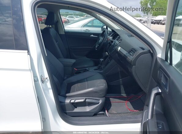 3VV3B7AX3LM074902 2020 VOLKSWAGEN TIGUAN Белый Вид салона спереди
