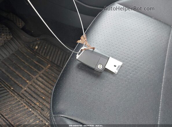 3VV3B7AX3LM074902 2020 VOLKSWAGEN TIGUAN Белый Вид панели приборов