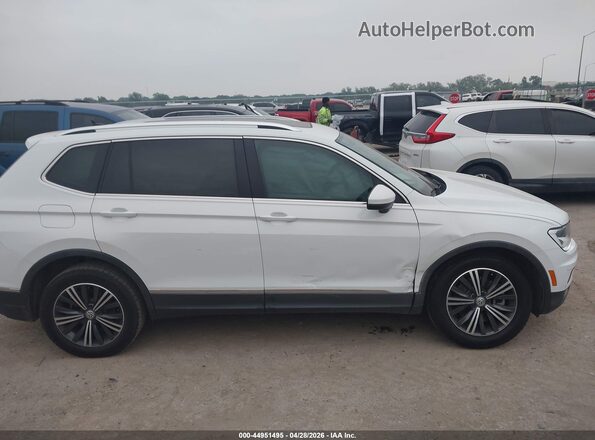 3VV3B7AX7JM005840 2018 VOLKSWAGEN TIGUAN Белый Вид задней части салона