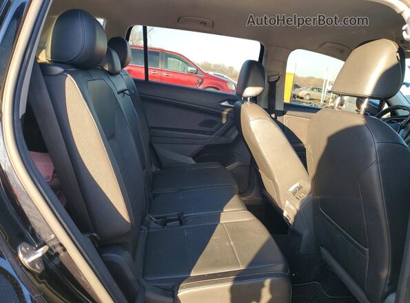3VV3B7AX7JM199818 2018 VOLKSWAGEN TIGUAN Черный Вид задней части салона