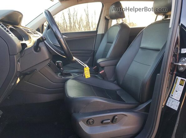 3VV3B7AX7JM199818 2018 VOLKSWAGEN TIGUAN Черный Вид салона спереди