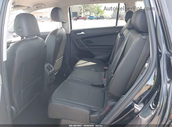 3VV3B7AX8JM024025 2018 VOLKSWAGEN TIGUAN Черный Вид наклейки с VIN-кодом
