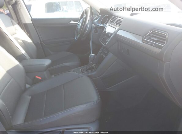 3VV3B7AX8KM155196 2019 VOLKSWAGEN TIGUAN Серый Вид салона спереди