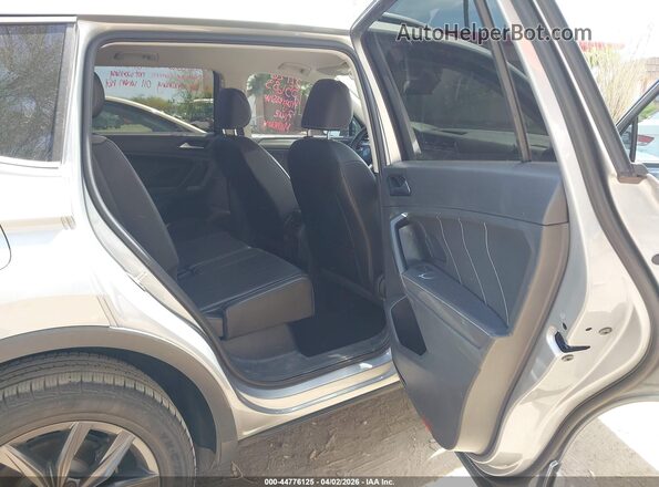 3VV3B7AX9NM060943 2022 VOLKSWAGEN TIGUAN Silver Widok naklejki z numerem VIN