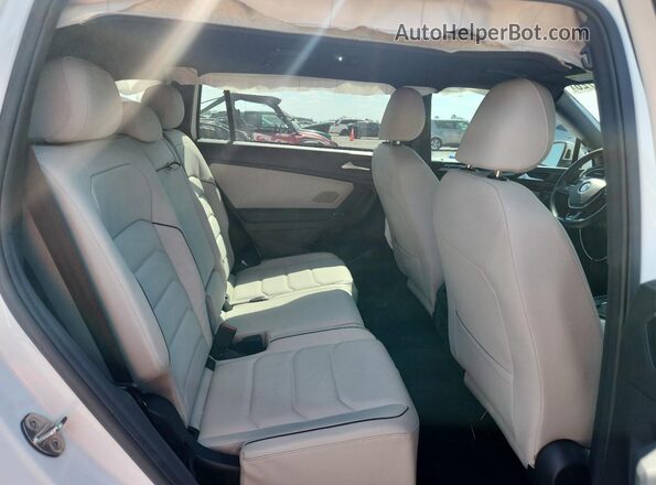 3VV4B7AX2LM112074 2020 VOLKSWAGEN TIGUAN White Вид задньої частини салону
