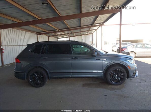 3VV8B7AX1NM102964 2022 VOLKSWAGEN TIGUAN Серый Вид задней части салона