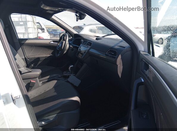 3VV8B7AX1RM086061 2024 VOLKSWAGEN TIGUAN Белый Вид салона спереди