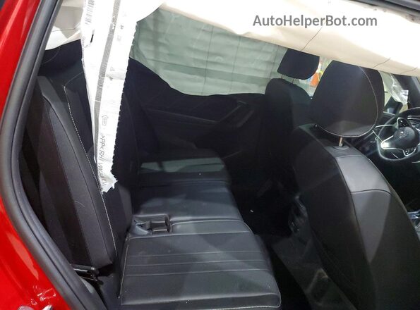 3VV8B7AX9RM228141 2024 VOLKSWAGEN TIGUAN Красный Вид задней части салона