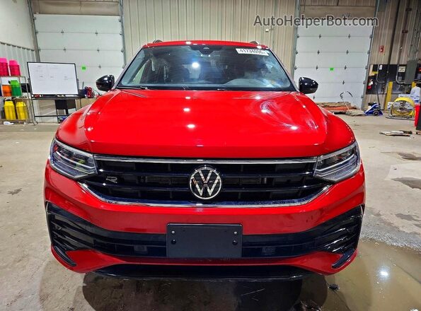 3VV8B7AX9RM228141 2024 VOLKSWAGEN TIGUAN Красный Вид спереди