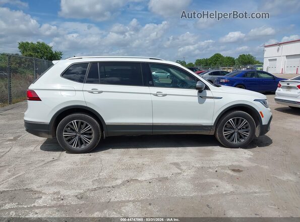 3VVAB7AX0RM235058 2024 VOLKSWAGEN TIGUAN White Vista interior trasera