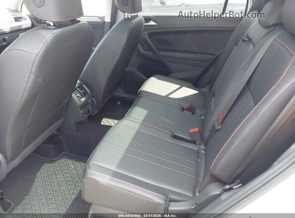 3VVAB7AX0RM235058 2024 VOLKSWAGEN TIGUAN White Vista de la etiqueta del VIN