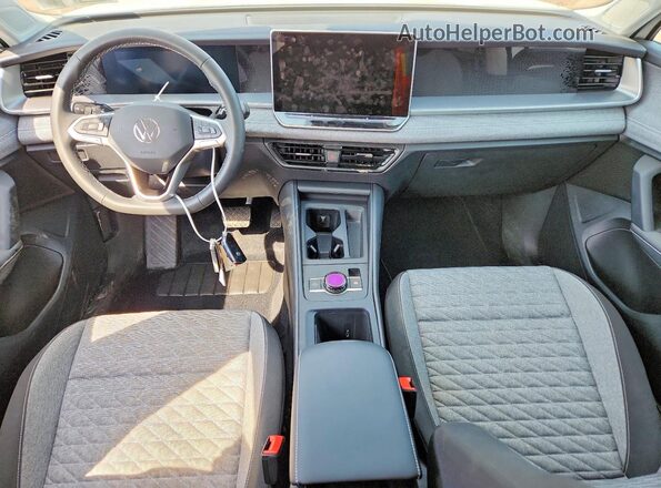 3VVBR7RM2SM022001 2025 VOLKSWAGEN TIGUAN Белый Вид панели приборов