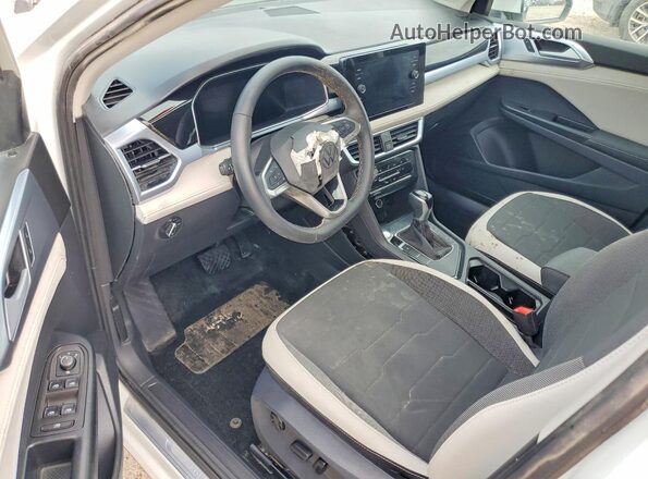 3VVEC7B25SM004339 2025 VOLKSWAGEN TAOS White Widok deski rozdzielczej