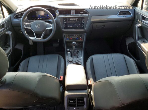 3VVMB7AX5PM018213 2023 VOLKSWAGEN TIGUAN Gray Առջևի վահանակի տեսք