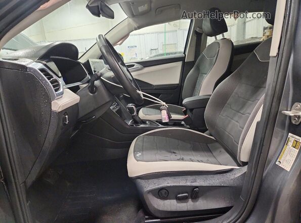 3VVSC7B2XSM007398 2025 VOLKSWAGEN TAOS Gray წინა სალონის ხედი