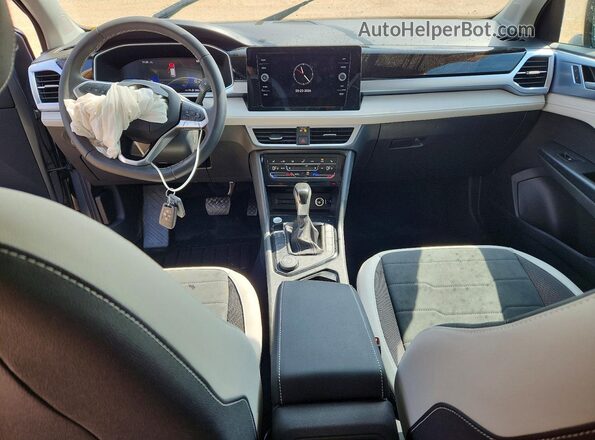3VVVC7B24TM000574 2026 VOLKSWAGEN TAOS Silver Առջևի վահանակի տեսք