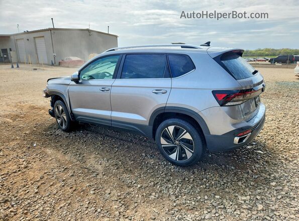 3VVVC7B24TM000574 2026 VOLKSWAGEN TAOS Silver Հետևի ձախ