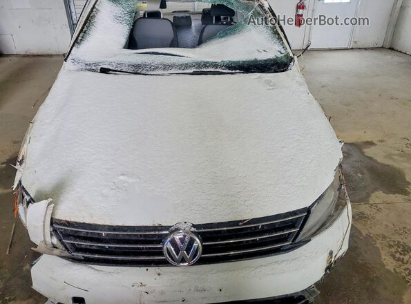 3VW2B7AJ3JM233742 2018 VOLKSWAGEN JETTA Белый Вид задней части салона