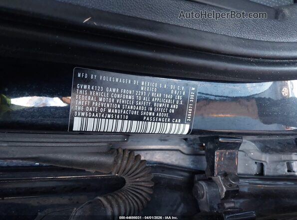 3VW5DAAT4JM516110 2018 VOLKSWAGEN BEETLE Black Widok komory silnika