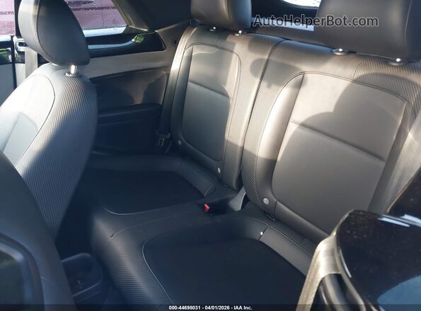 3VW5DAAT4JM516110 2018 VOLKSWAGEN BEETLE Black Widok naklejki z numerem VIN