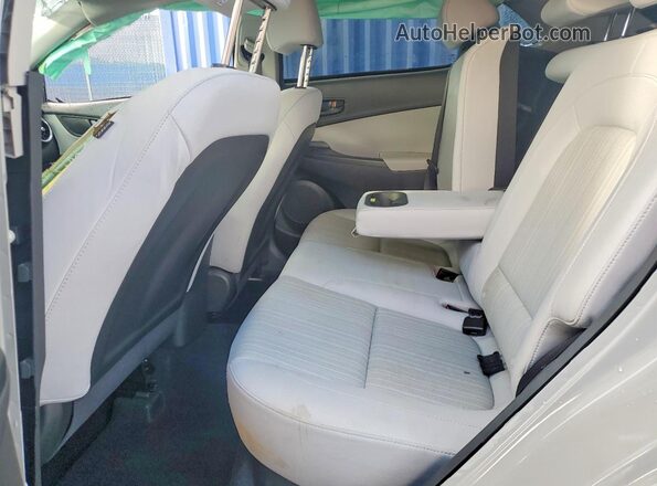 KM8K62AB6NU870429 2022 HYUNDAI KONA Серебряный Вид задней части салона
