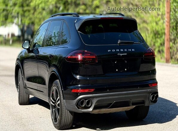 WP1AA2A21HKA86947 2017 PORSCHE CAYENNE Черный Передняя правая четверть