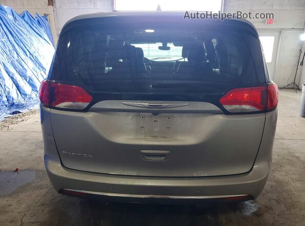 2C4RC1BG4JR110829 2018 CHRYSLER PACIFICA Серебряный Вид салона спереди