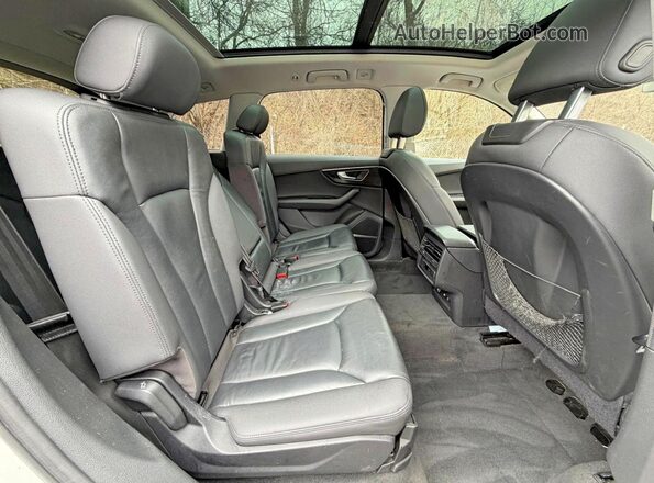 WA1LXAF71MD017482 2021 AUDI Q7 Белый Вид салона спереди