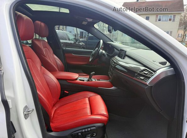 5UXKU2C52J0Z61909 2018 BMW X6 Белый Вид салона спереди