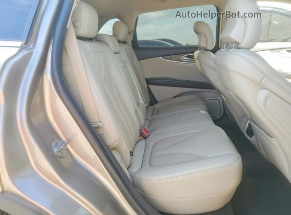 2LMPJ6K92KBL18911 2019 LINCOLN NAUTILUS Tan Widok komory silnika
