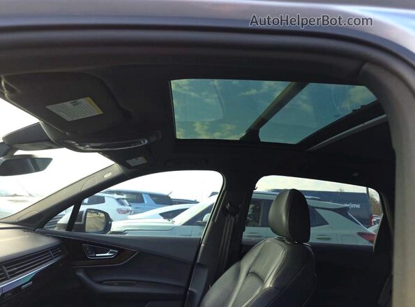 WA1LAAF74JD004268 2018 AUDI Q7 Silver Вид підкапотного простору