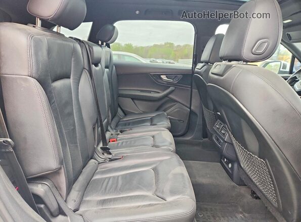 WA1LAAF77JD010033 2018 AUDI Q7 White Widok komory silnika
