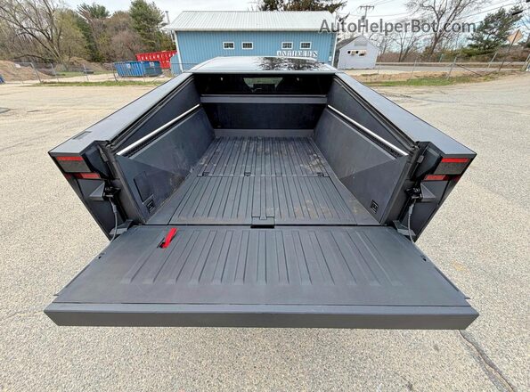 7G2CEHEE3RA048554 2024 TESLA CYBERTRUCK Gray Engine compartment view