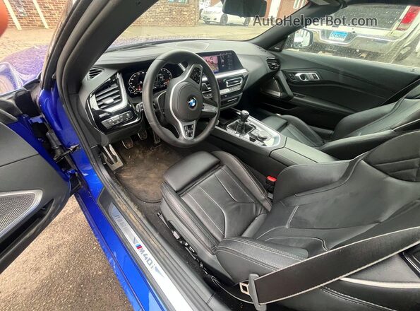 WBAHF9C06SWY43523 2025 BMW Z4 Blue Vista del cuadro de instrumentos