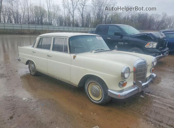 190DC041139D 1963 MERCEDES-BENZ 190 White Widok z przodu