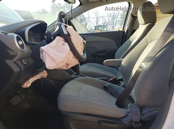 1G1JG6SB1L4106397 2020 CHEVROLET SONIC Белый Вид панели приборов