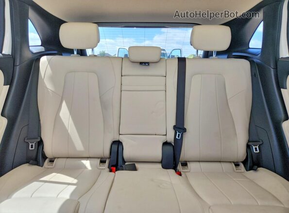 W1N4N4GB5MJ191019 2021 MERCEDES-BENZ GLA-CLASS White Widok wnętrza z tyłu