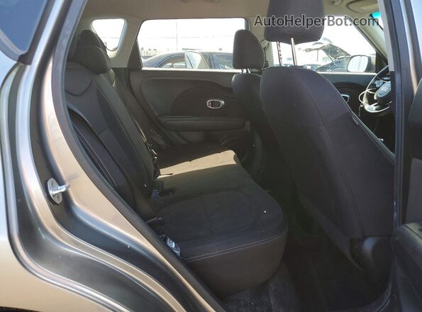 KNDJN2A26J7562818 2018 KIA SOUL Серый Вид подкапотного пространства