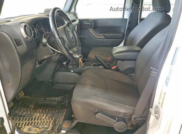 1C4BJWDGXHL524542 2017 JEEP WRANGLER Белый Вид панели приборов