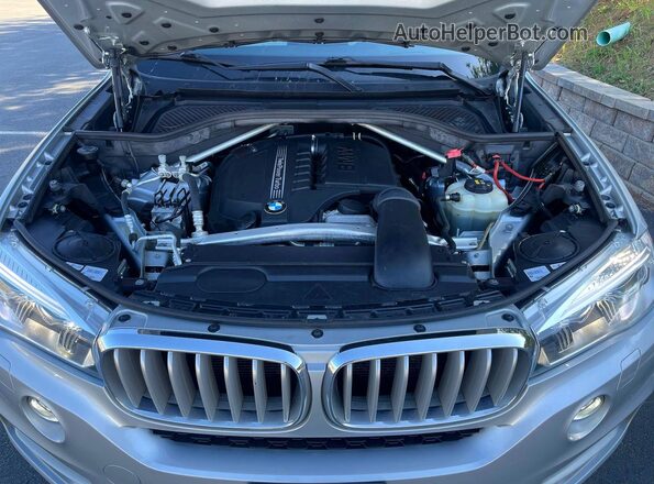 5UXKR0C57H0V66589 2017 BMW X5 Серебряный Вид панели приборов
