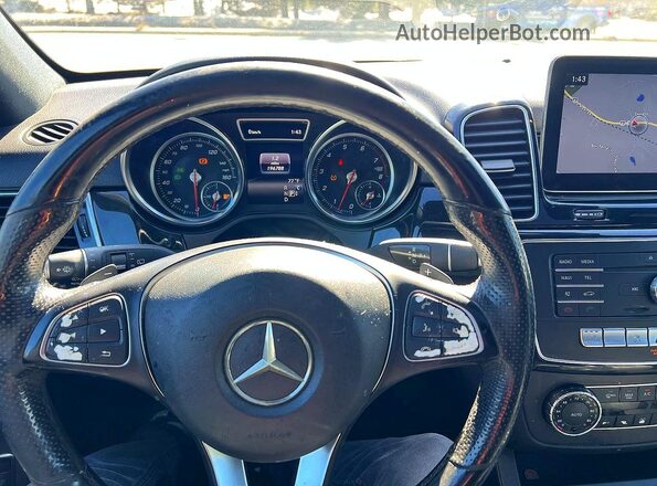 4JGDA5JB9JB137192 2018 MERCEDES-BENZ GLE Черный Вид салона спереди