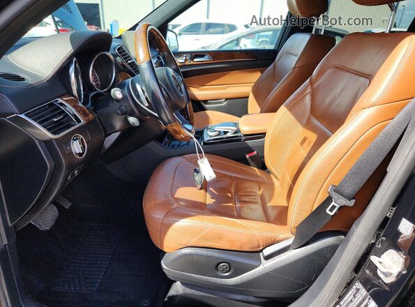 4JGDF6EE3HA794372 2017 MERCEDES-BENZ GLS Черный Вид салона спереди