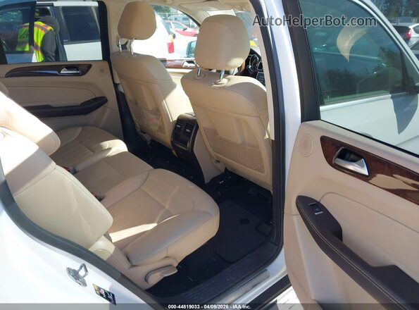 4JGDF6EE9JB156773 2018 MERCEDES-BENZ GLS 450 White Widok naklejki z numerem VIN