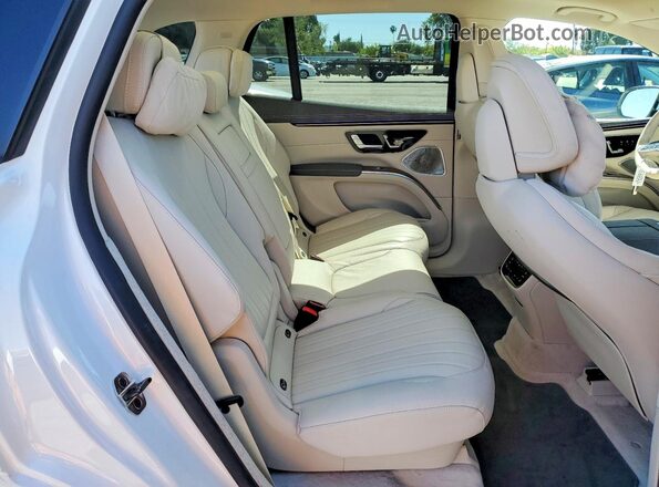 4JGDM2DB4RA035852 2024 MERCEDES-BENZ EQS White Widok wnętrza z tyłu